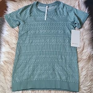 NWT Lululemon Rest Less Short Sleeve Tee Size 10 Frosted Pine/White